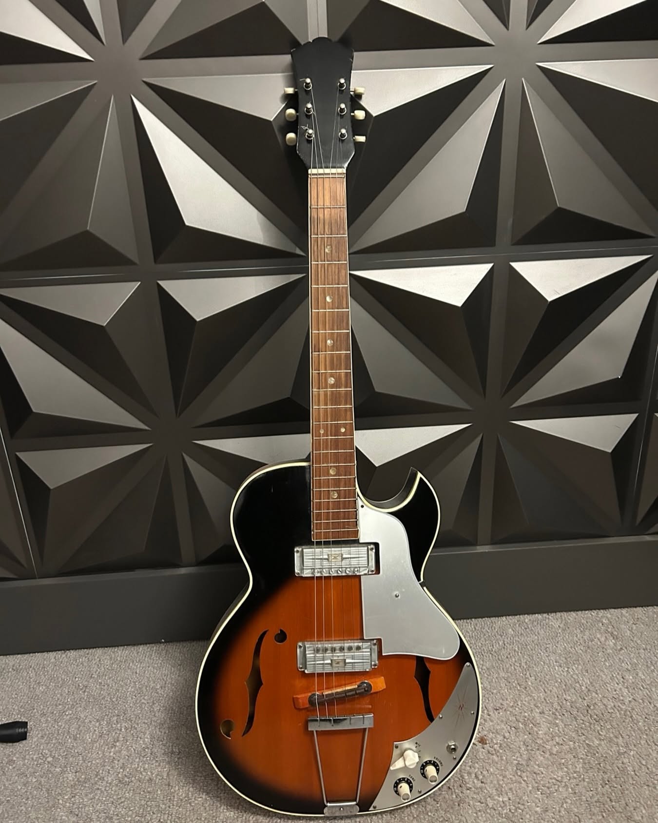 /uploads2/87625_10_13_2026_4_13_38_PM_-_guitar.jpg